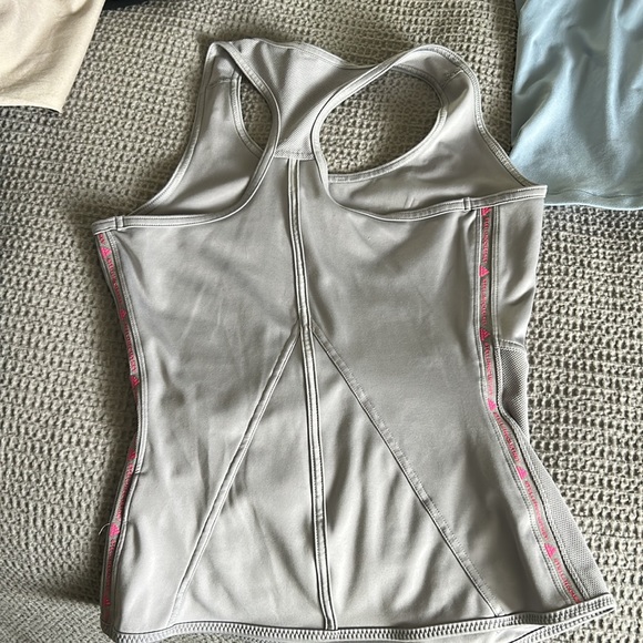 Silky gray tennis/workout top - Picture 2 of 2